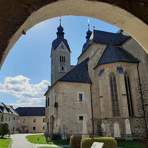 10_Church-Maria-Saal_miliarium_AT